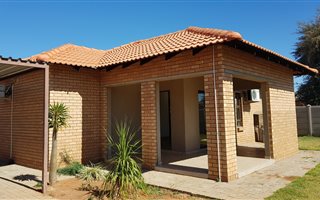 6 Bedroom House in Lephalale (Ellisras)