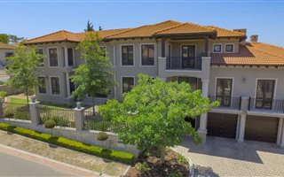 4 Bedroom House in Vygeboom