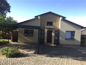 3 Bed Townhouse in Ruimsig