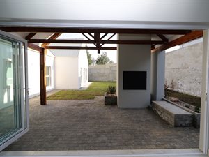 4 Bed House in Kingswood Golf Estate