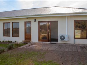2 Bed House in High Riding Country Estate