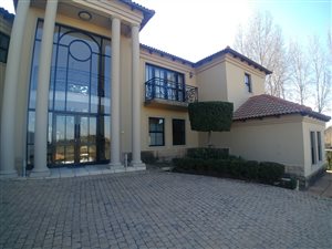 5 Bed House in Cornwall Hill