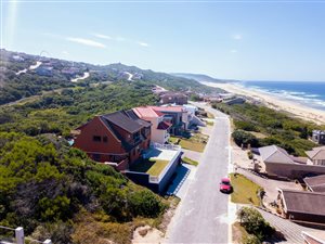 4 Bed House in Blue Horizon Bay