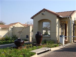3 Bed Townhouse in Gallo Manor
