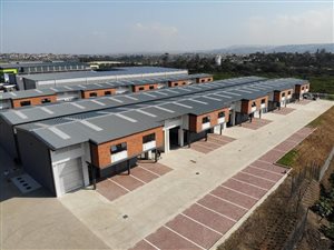 180 m² Commercial space in Cornubia