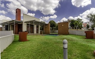 2 Bedroom Townhouse in Midridge Park