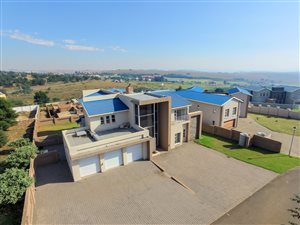 4 Bed House in Bankenveld