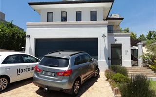 3 Bedroom House in Somerset West Central
