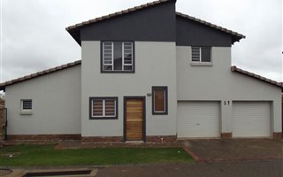 3 Bedroom Townhouse in Hazeldean (Silverlakes Surroundings)