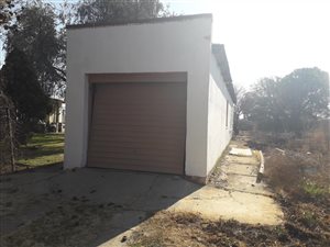 800 m² Land available in Jameson Park