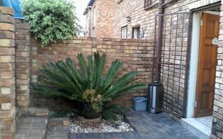 2 Bedroom Townhouse in Wilgeheuwel