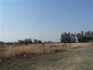 6.6 ha Land available in Waterval East