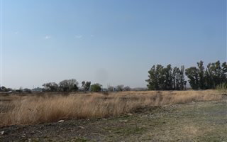 6.6 ha Land available in Waterval East