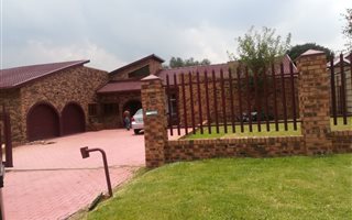 4 Bedroom House in Dalpark Ext 1