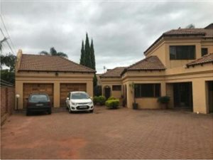 4 Bed House in Montana Park
