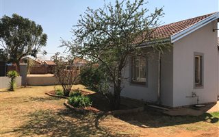 2 Bedroom House in Mahube Valley