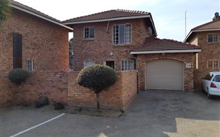 3 Bedroom Duplex in Halfway Gardens
