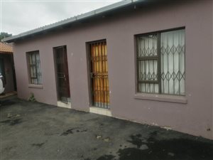 7 Bed House in Kwa Thema