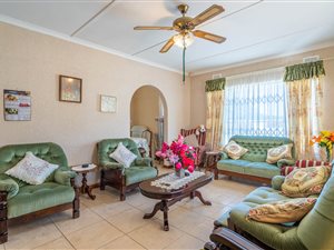 3 Bed House in Manor Gardens