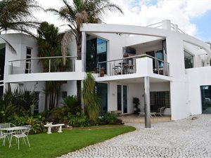 5 Bed House in Westdene