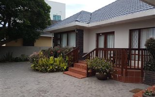 10 Bedroom House in Summerstrand