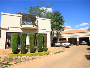 5 Bed House in Boardwalk