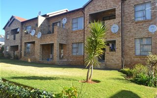 2 Bedroom House in Roodekrans