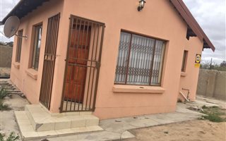 2 Bedroom House in Mahlasedi Park