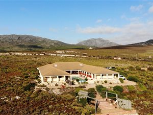 8 Bed House in Pringle Bay
