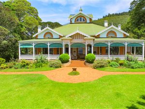 6 Bed House in Blackridge