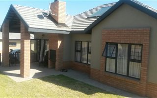 3 Bedroom House in Riverside Park