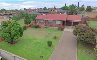 3 Bedroom House in Tasbet Park