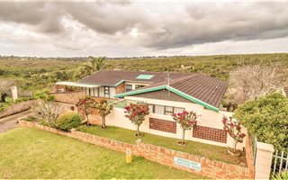 4 Bedroom House in Mangold Park