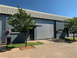 300 m² Industrial space in Lyttelton Manor