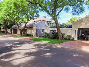 14 Bed House in Waterkloof