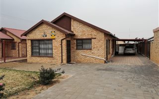 3 Bedroom House in Heidedal