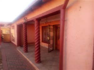 3 Bed House in Dobsonville
