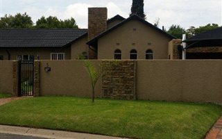 4 Bedroom House in Buurendal