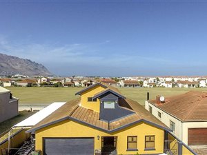 4 Bed House in Gordons Bay Central