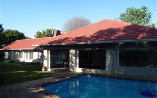 4 Bedroom House in Moret