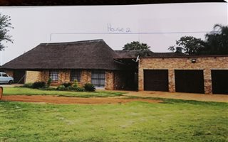 1.1 ha Farm in Kameeldrift East