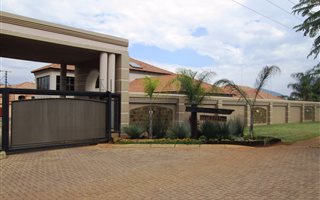 650 m² Land available in Melodie