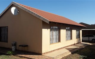 2 Bedroom House in Mabopane