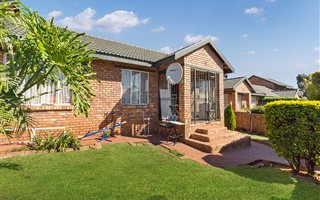 3 Bedroom Townhouse in Jan Niemand Park