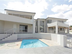 6 Bed House in Wellway Park East
