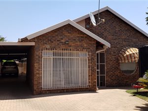 2 Bed House in Risiville