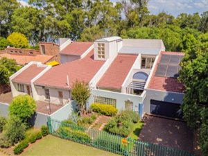 7 Bed House in Alphen Park