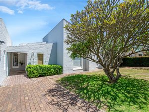 4 Bed House in Onder Papegaaiberg