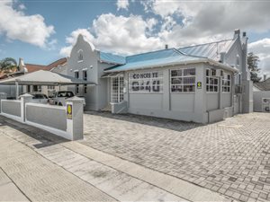 393 m² Office Space in Mount Croix