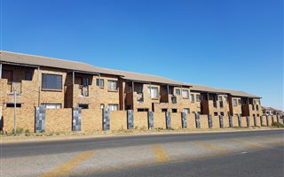 2 Bedroom Townhouse in Elspark